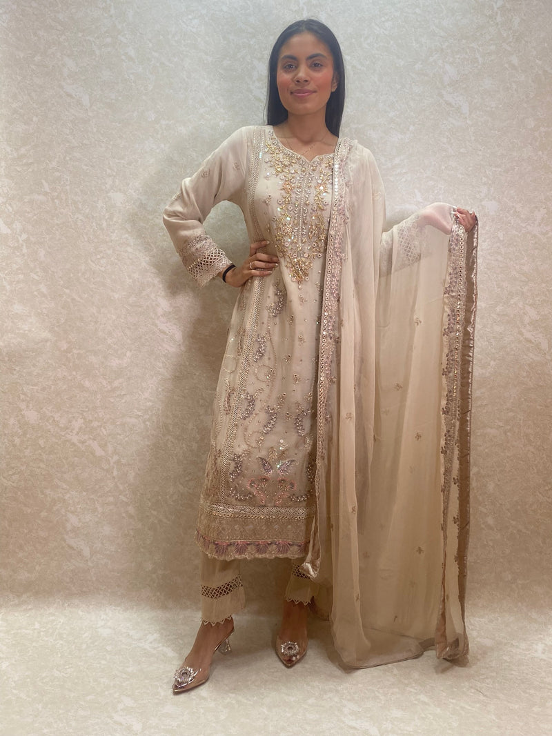 beige agha noor