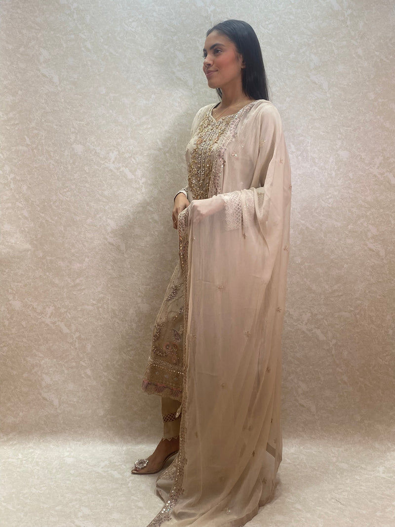 beige agha noor