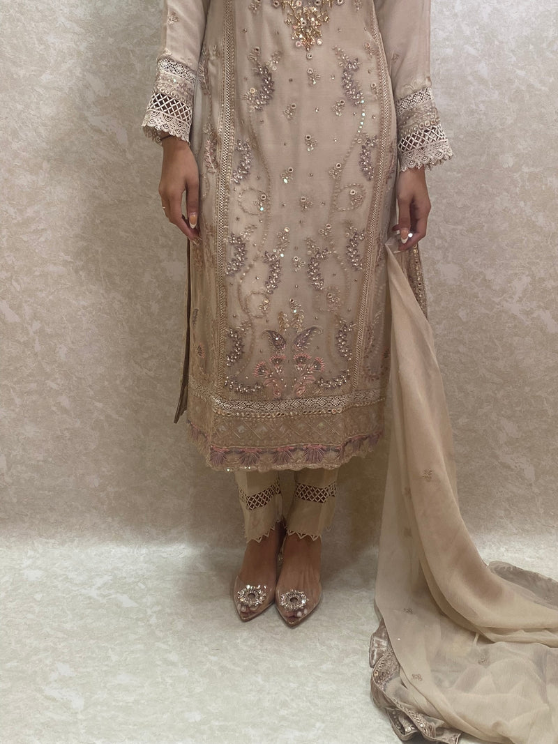 beige agha noor