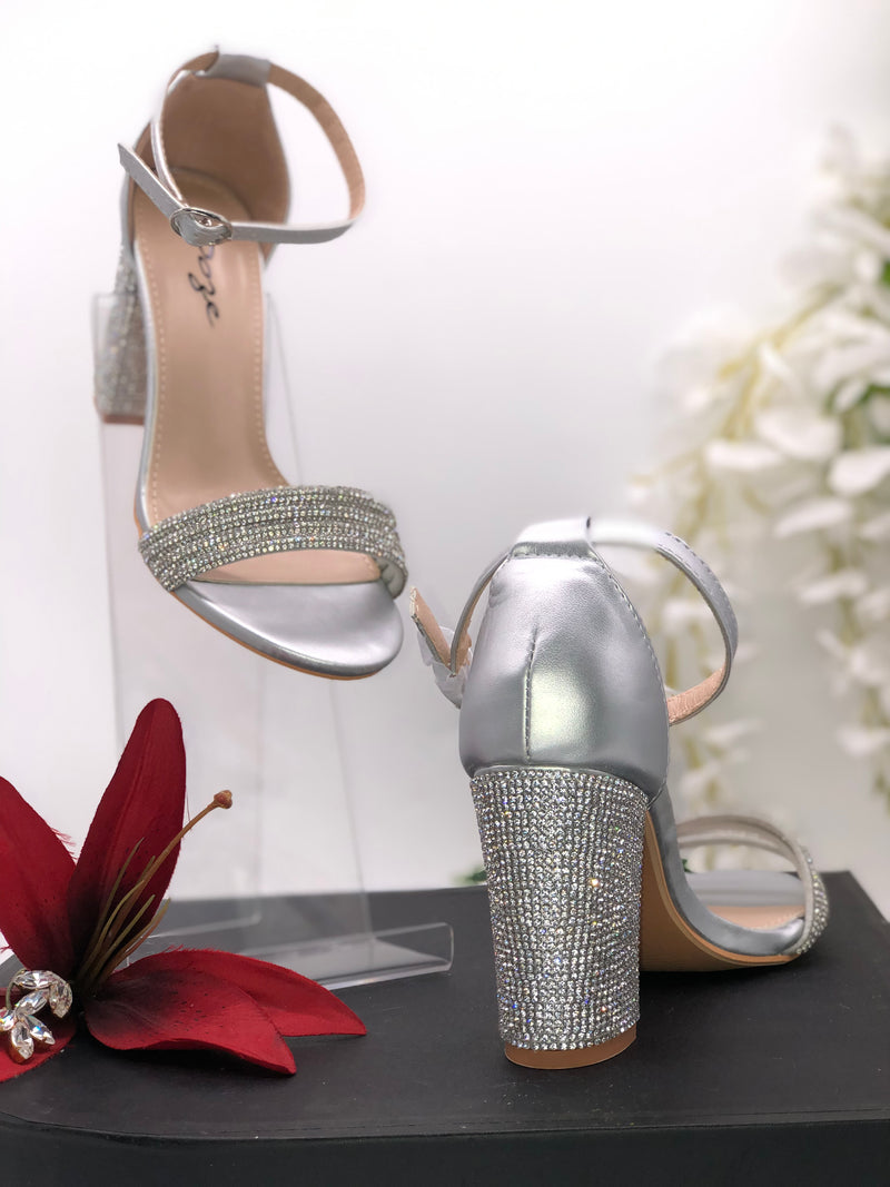 SILVER heels - Sai Fashions (UK) Ltd.